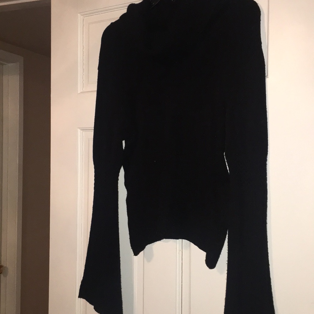 Turtleneck sweatshirt w/ bell sleeves